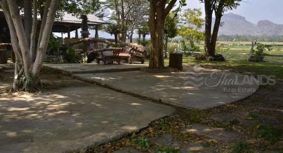 For sale 11 ベッドルーム retail Space in Mueang Kanchanaburi, Kanchanaburi