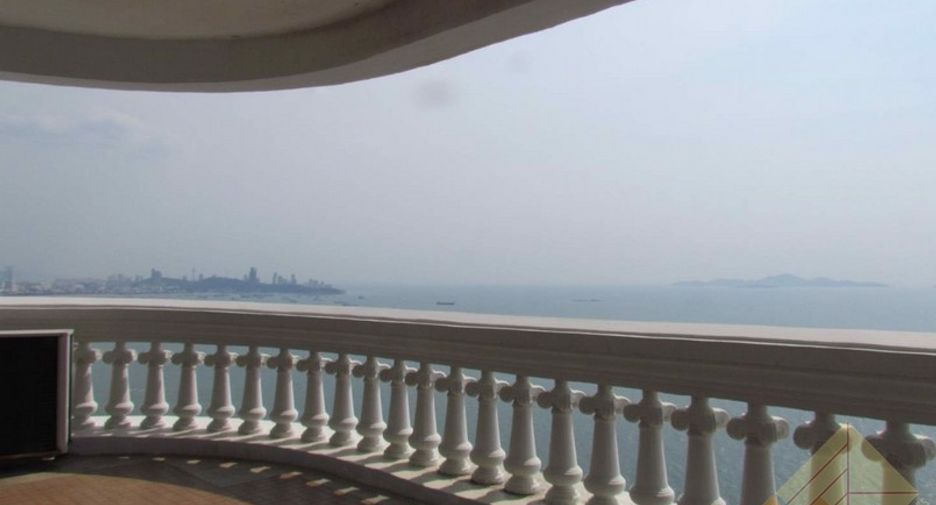For rent 4 Beds condo in North Pattaya, Pattaya