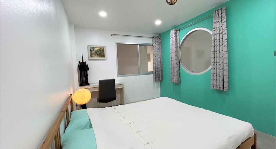 For sale 4 bed condo in Bang Kapi, Bangkok