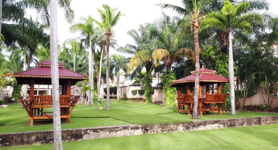 For sale 4 bedrooms house in East Pattaya, Pattaya