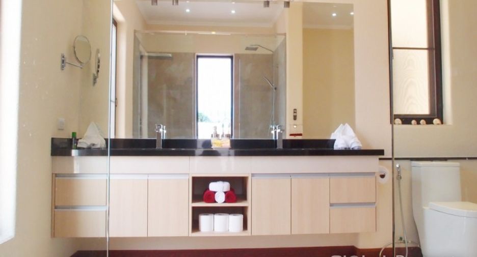 For sale 4 bedrooms house in East Pattaya, Pattaya