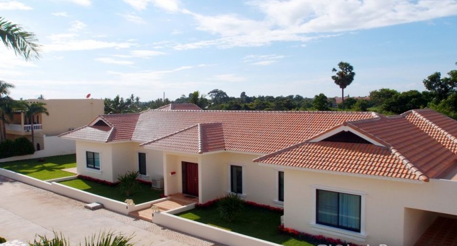 For sale 4 bedrooms house in East Pattaya, Pattaya