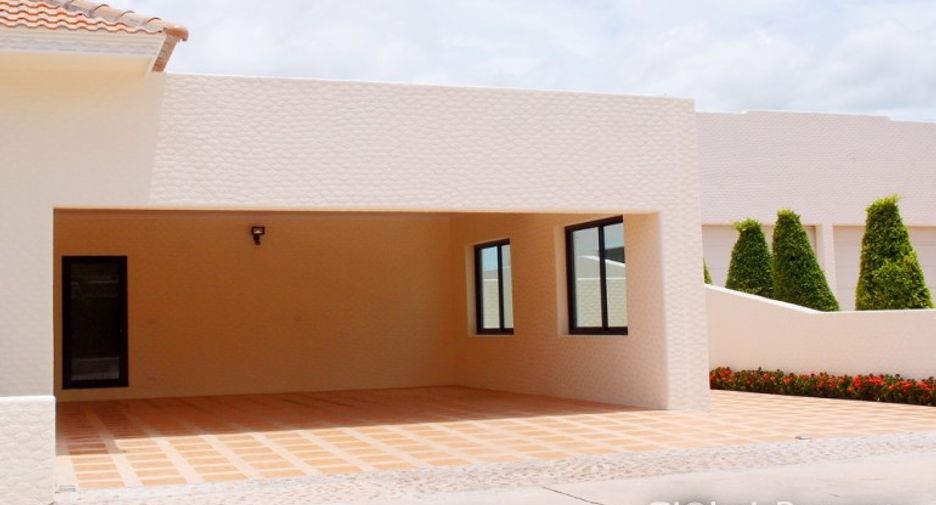 For sale 4 bedrooms house in East Pattaya, Pattaya