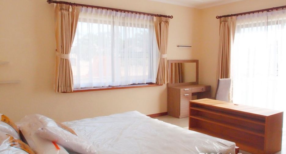 For sale 4 bedrooms house in East Pattaya, Pattaya