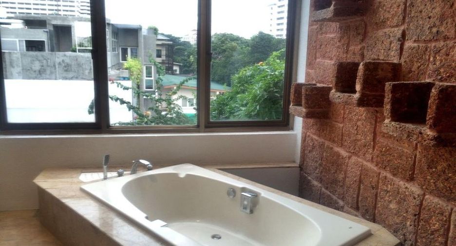 For sale 3 bedrooms house in Phaya Thai, Bangkok