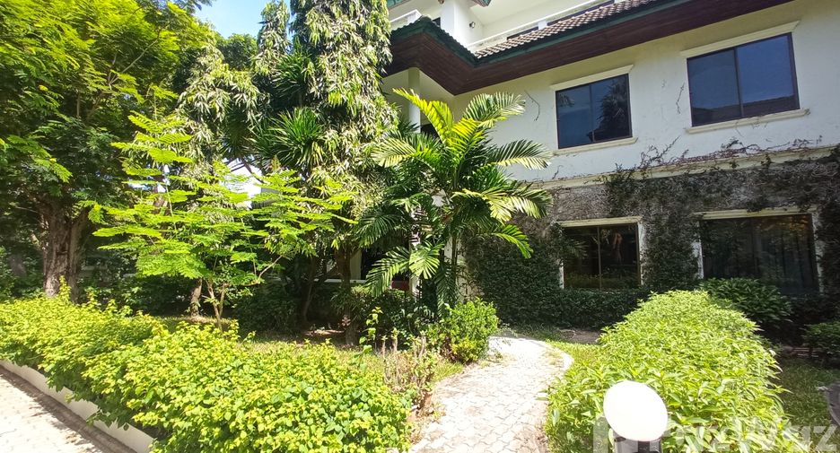 For sale 4 Beds townhouse in Na Jomtien, Pattaya