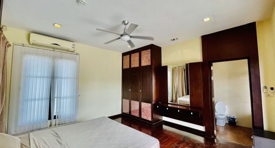 Casa en alquiler de 5 habitaciones en Bang Lamung, Chonburi