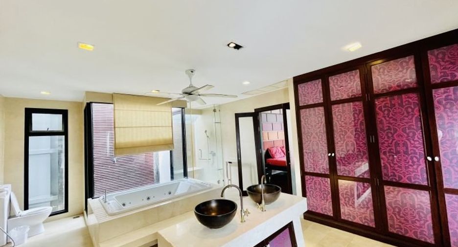 Casa en alquiler de 5 habitaciones en Bang Lamung, Chonburi