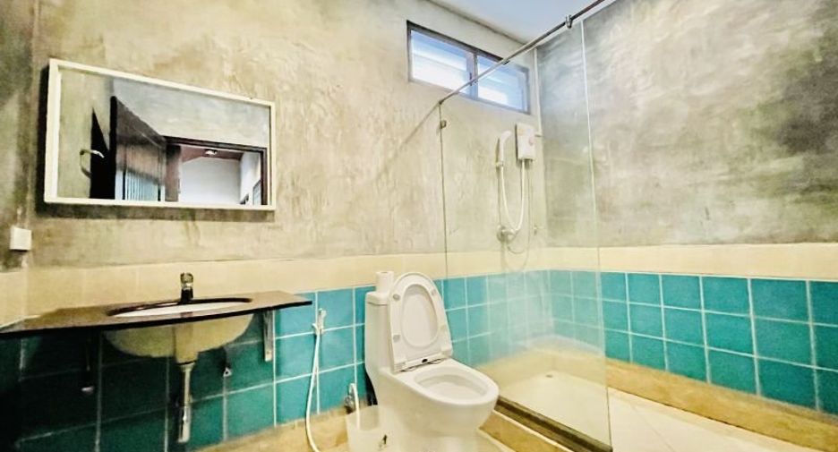 Casa en alquiler de 5 habitaciones en Bang Lamung, Chonburi
