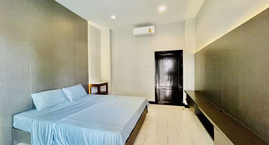 Casa en alquiler de 5 habitaciones en Bang Lamung, Chonburi