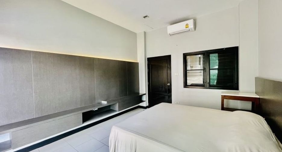 Casa en alquiler de 5 habitaciones en Bang Lamung, Chonburi