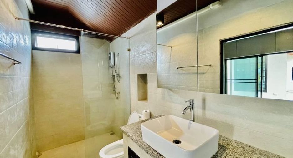 Casa en alquiler de 5 habitaciones en Bang Lamung, Chonburi