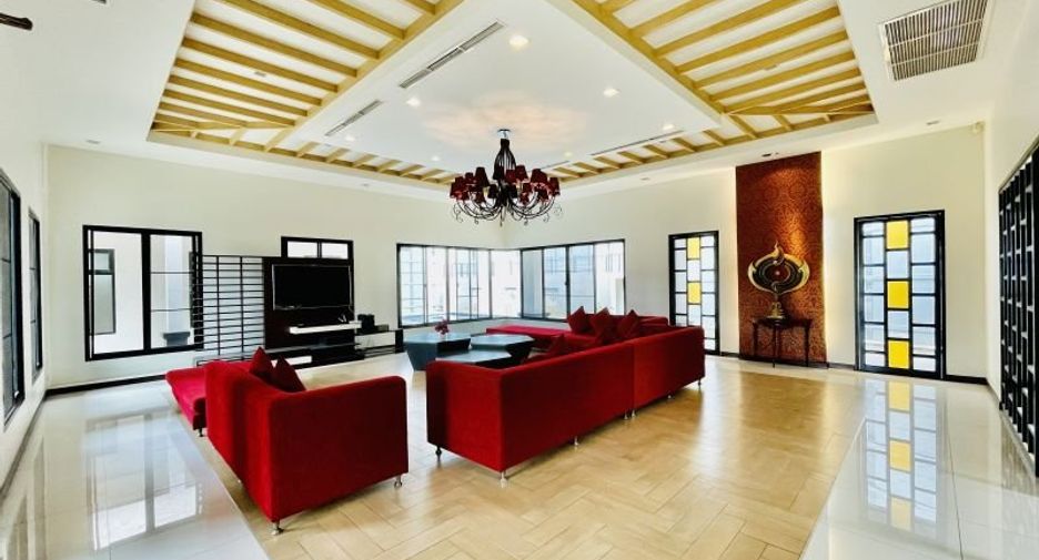 Casa en alquiler de 5 habitaciones en Bang Lamung, Chonburi