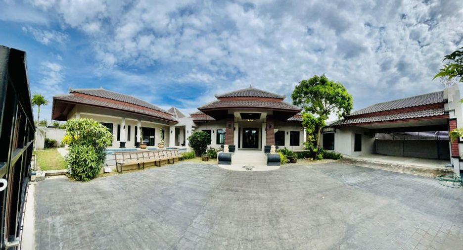 Casa en alquiler de 5 habitaciones en Bang Lamung, Chonburi