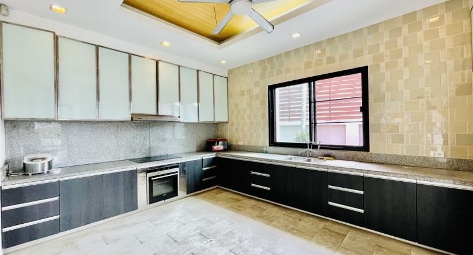 Casa en alquiler de 5 habitaciones en Bang Lamung, Chonburi