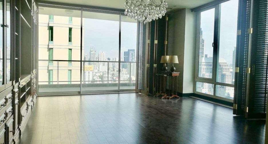 Wohnung zur Miete mit 4 Zimmer in Pathum Wan, Bangkok