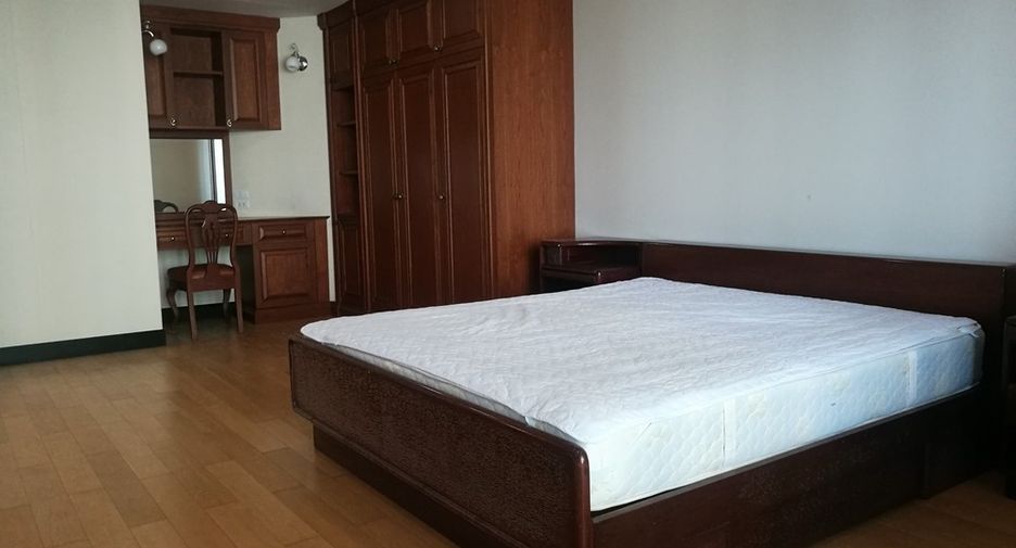 Wohnung zur Miete mit 4 Zimmer in Pathum Wan, Bangkok