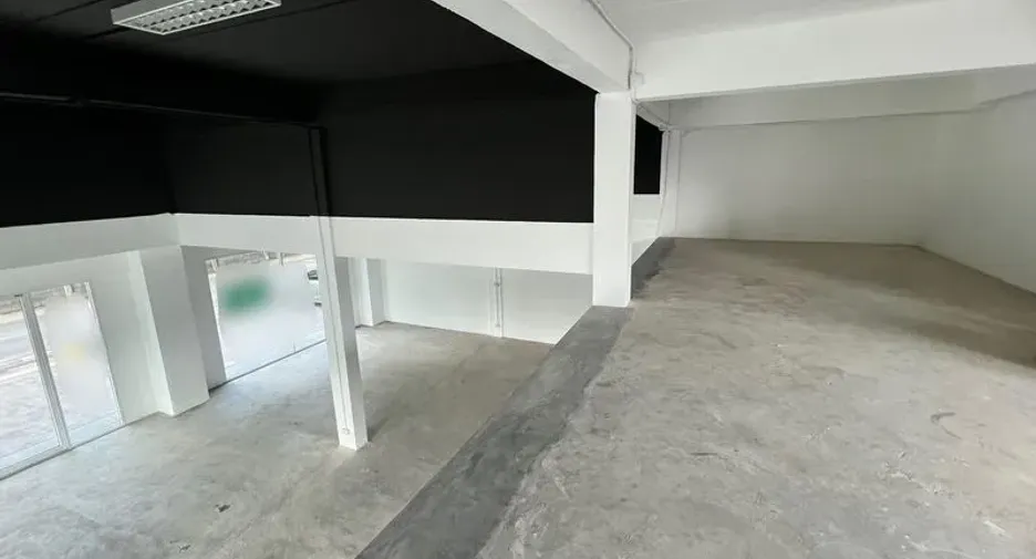 For rent retail Space in Huai Khwang, Bangkok