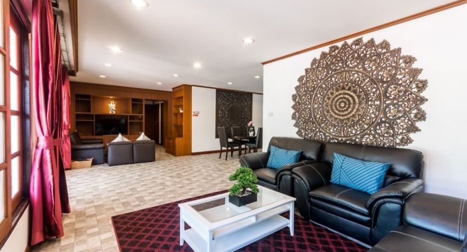 Casa en alquiler de 4 habitaciones en Bang Lamung, Chonburi