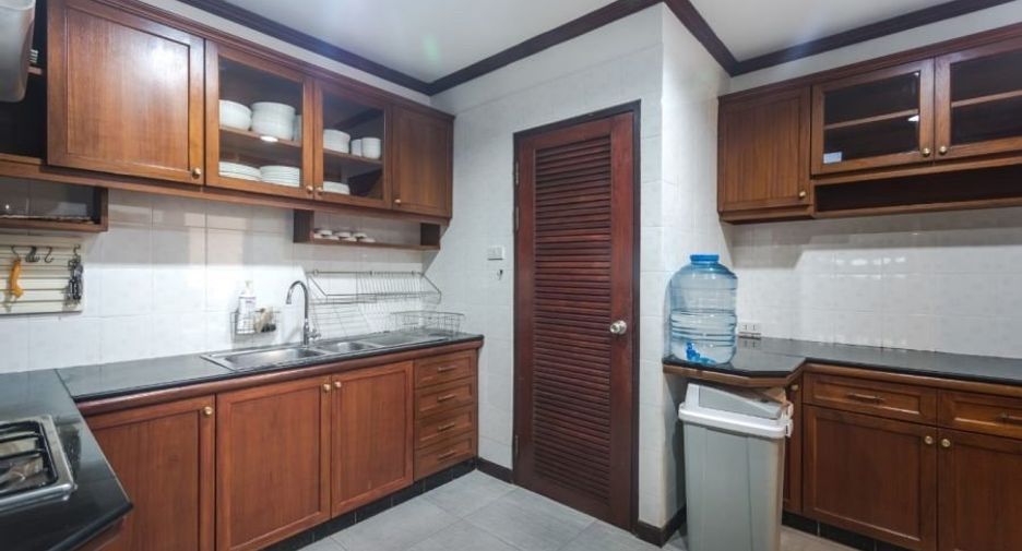 Casa en alquiler de 4 habitaciones en Bang Lamung, Chonburi