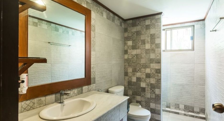 Casa en alquiler de 4 habitaciones en Bang Lamung, Chonburi