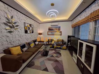 For rent and for sale 4 bed townhouse in Pratumnak, Pattaya