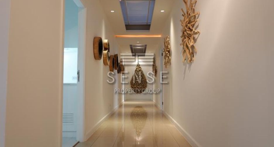 For sale 4 bedrooms condo in Watthana, Bangkok
