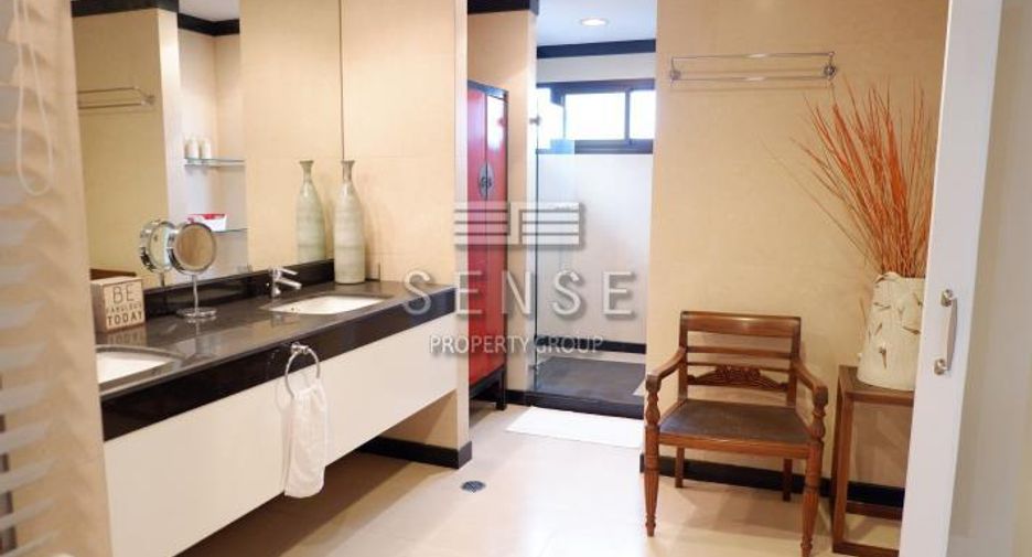For sale 4 bedrooms condo in Watthana, Bangkok