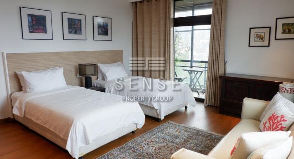 For sale 4 bedrooms condo in Watthana, Bangkok