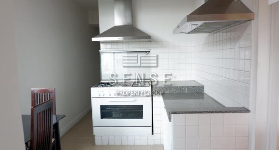 For sale 4 bedrooms condo in Watthana, Bangkok