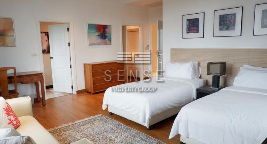 For sale 4 bedrooms condo in Watthana, Bangkok