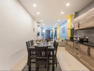 For sale 3 bed townhouse in Khlong Toei, Bangkok