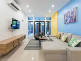 For sale 3 bed townhouse in Khlong Toei, Bangkok