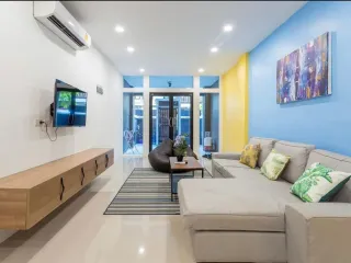 For sale 3 bed townhouse in Khlong Toei, Bangkok