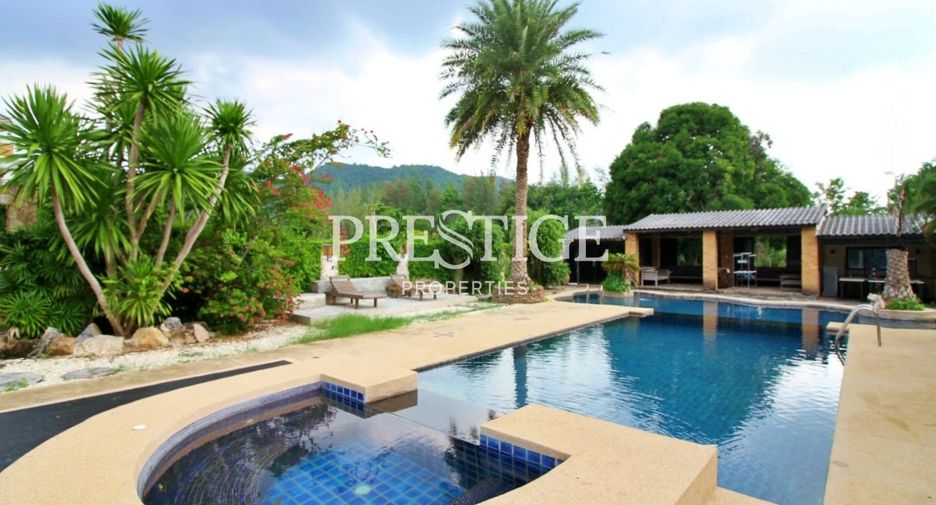 For sale 8 bedrooms house in Sattahip, Chonburi