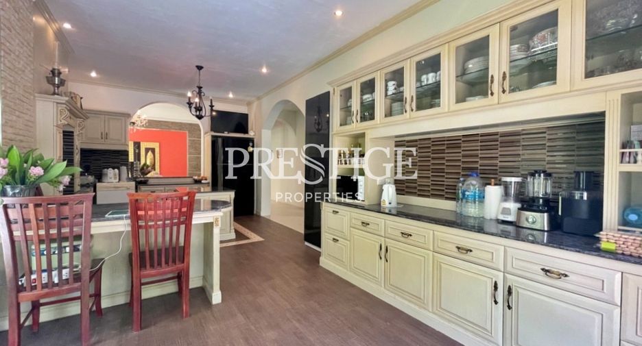 For sale 8 bedrooms house in Sattahip, Chonburi
