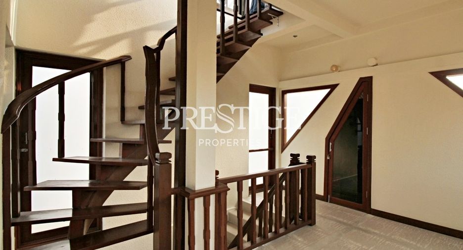 Casa en venta de 6 habitaciones en Bang Lamung, Chonburi