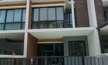 For sale 4 Beds townhouse in Khan Na Yao, Bangkok