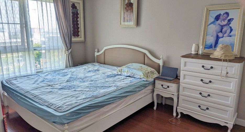 For sale 2 bed condo in Huai Khwang, Bangkok