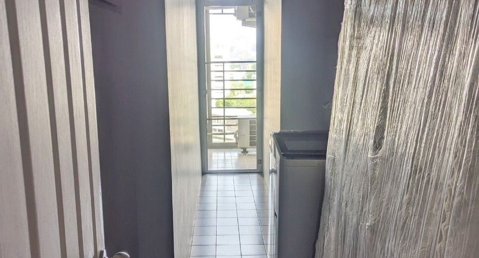 For sale 2 bed condo in Huai Khwang, Bangkok