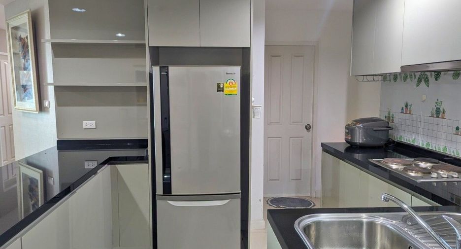 For sale 2 bed condo in Huai Khwang, Bangkok