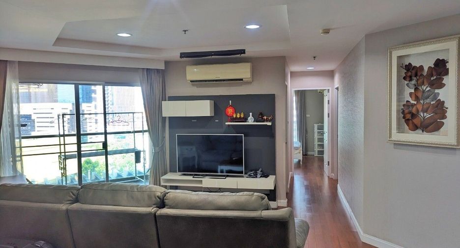 For sale 2 bed condo in Huai Khwang, Bangkok