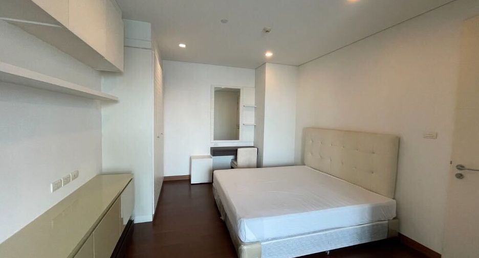 For rent 4 Beds condo in Watthana, Bangkok