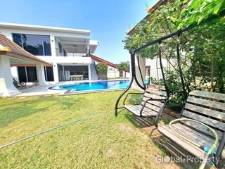 Casa en venta de 8 habitaciones en Bang Lamung, Chonburi