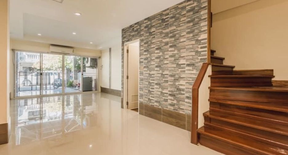 For rent 3 ベッドルーム house in Phra Nakhon, Bangkok