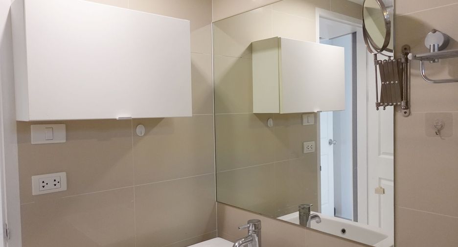 For sale 2 bed condo in Huai Khwang, Bangkok