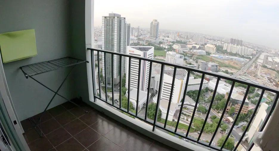 For sale 2 bed condo in Huai Khwang, Bangkok