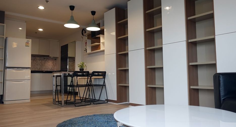 For sale 2 bed condo in Huai Khwang, Bangkok
