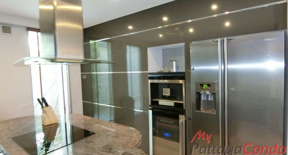 For sale 4 bedrooms villa in Bang Lamung, Chonburi
