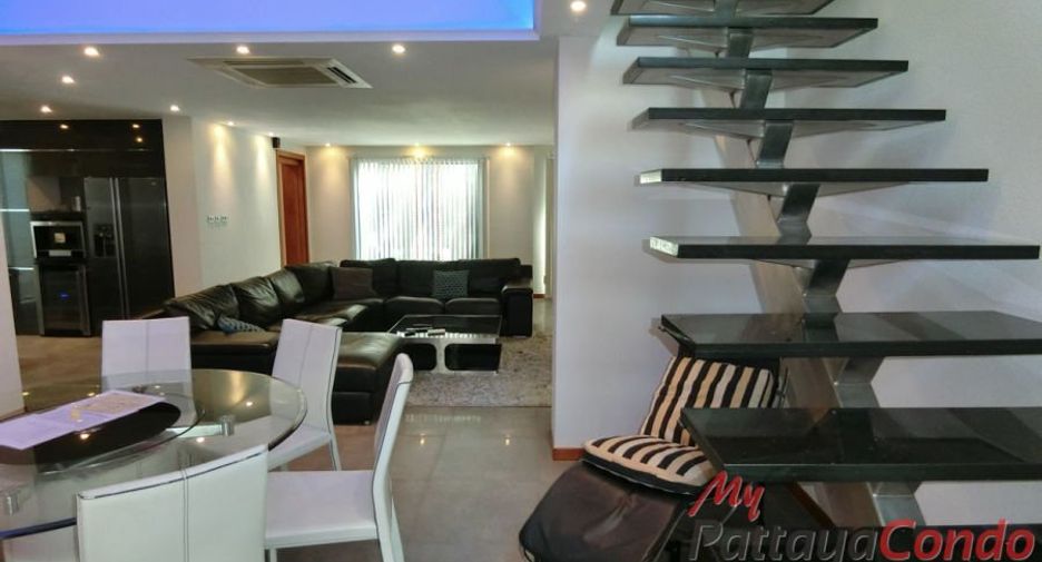 For sale 4 bedrooms villa in Bang Lamung, Chonburi